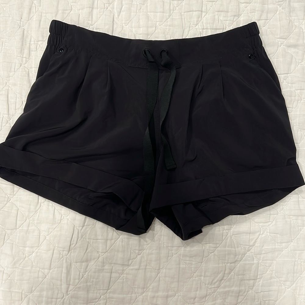 Lululemon spring breakaway short